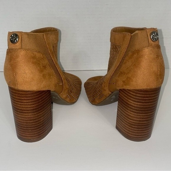 Guess Olysa Perforated Upper Taupe Block Heel Open Toe Bootie Size 5.5 - Picture 4 of 7
